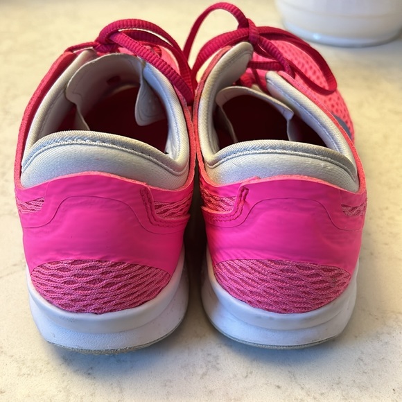 Hot pink Nike Training Zoom Fit Sneakers - Picture 3 of 5